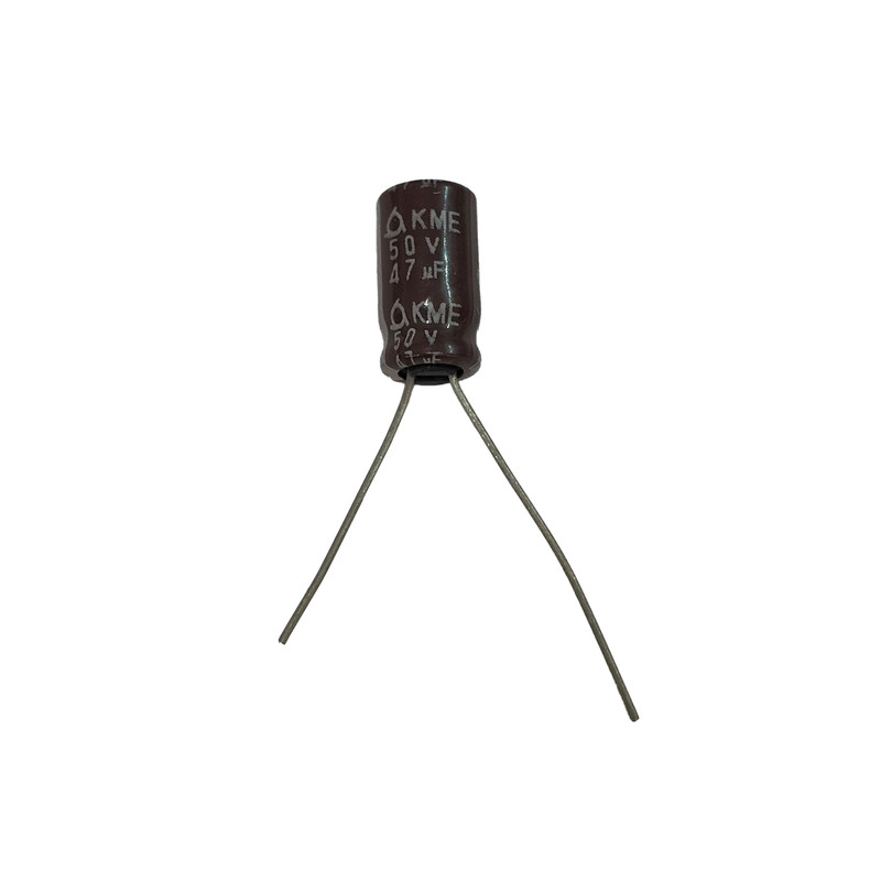 خازن 50 ولت 47 میکرو فاراد مدل SAMYOUNG کد c28 بسته 100 عددی